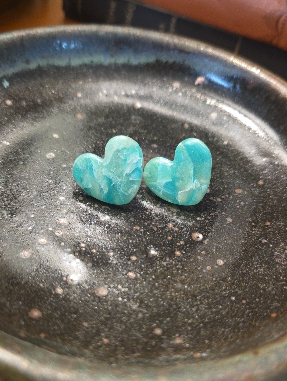 Heart-Shaped Turquoise Resin Stud Earrings - Turquoise
